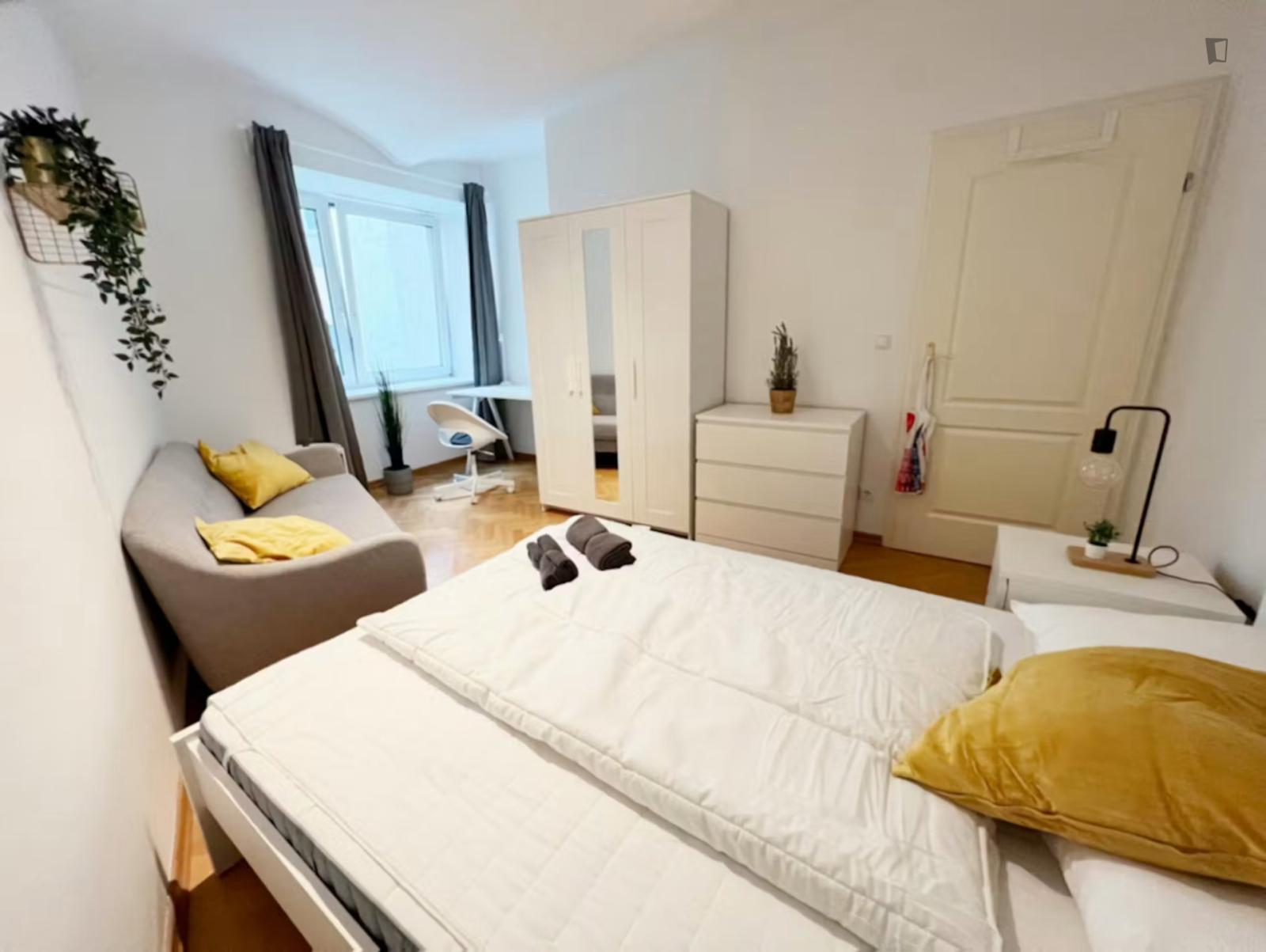 Bright Double Bedroom Near The Friedensbrücke Subway Station - Bright double bedroom near the Friedensbrücke subway station - Gallery - 1