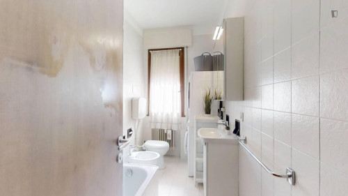 Single bedroom in 4-bedroom apartment - Gallery - 8