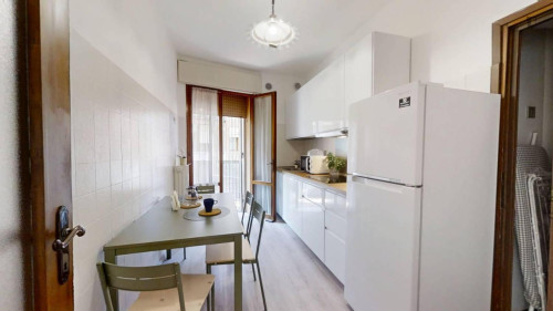 Single bedroom in 4-bedroom apartment