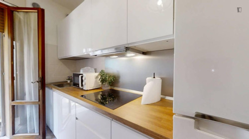 Single bedroom in 4-bedroom apartment - Gallery - 6