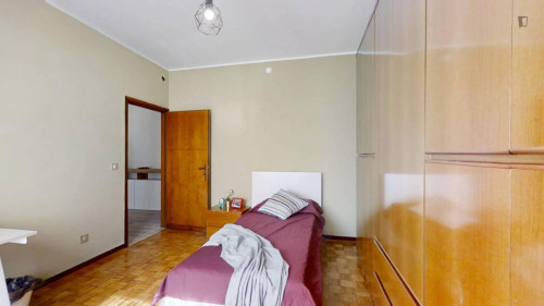 Single bedroom in 4-bedroom apartment
