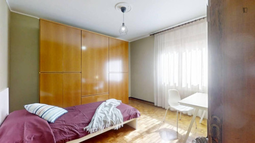 Single bedroom in 4-bedroom apartment