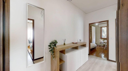 Single bedroom in 4-bedroom apartment