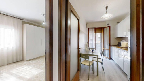 Single bedroom in 4-bedroom apartment