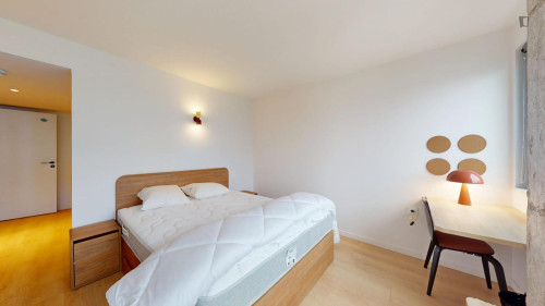 Luminous single ensuite bedroom in 15th arrondissement