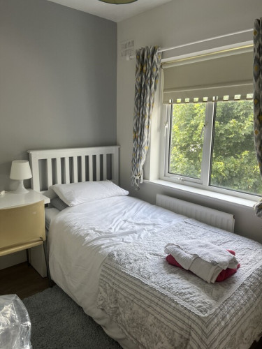 Lovely room in a family home 