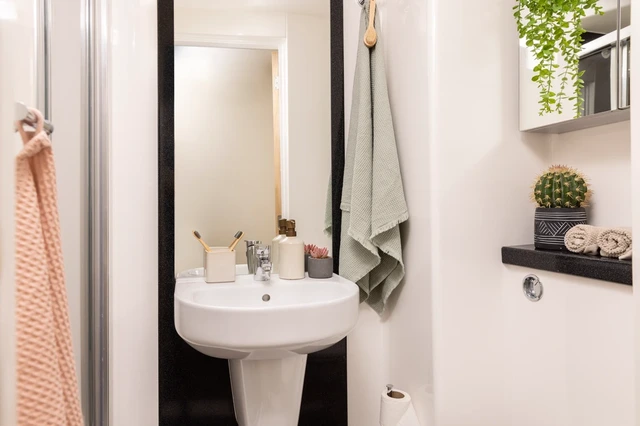  Medium Standard Double En-Suite  -  Stratford ONE Unite  - Gallery -  2
