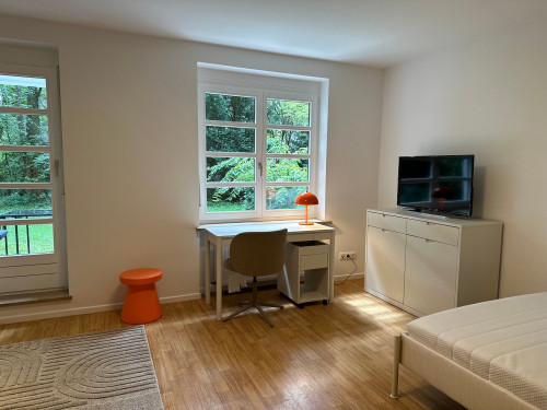 Quiet furnished terrace apartment, 5 minutes to the main line – new occupancy after partial renovation - Gallery - 25