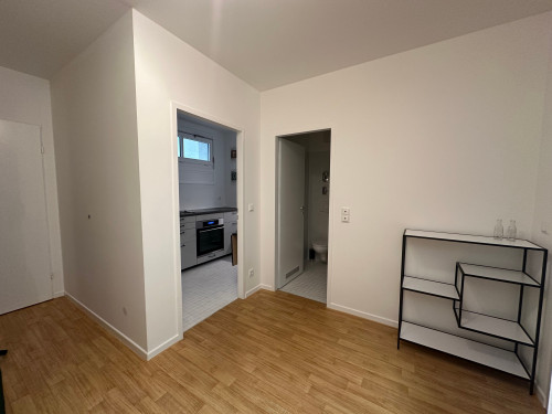 Quiet furnished terrace apartment, 5 minutes to the main line – new occupancy after partial renovation