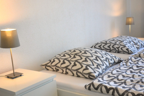 Modern 50 sqm apartment with balcony, WiFi & parking – near Rhine in Duisburg