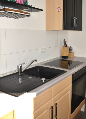 Modern 50 sqm apartment with balcony, WiFi & parking – near Rhine in Duisburg - Gallery - 6