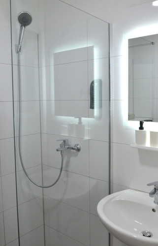 Modern 50 sqm apartment with balcony, WiFi & parking – near Rhine in Duisburg - Gallery - 5