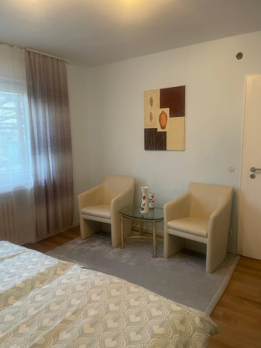 Spacious Apartment with big garden in quite street - Gallery - 18