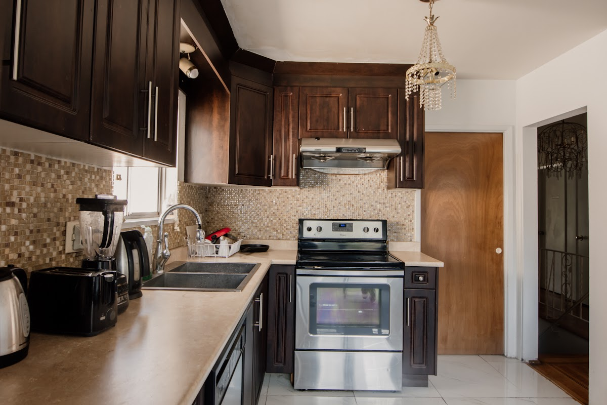 4 Bedrooms 2 Bathrooms - 6