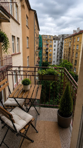 Strossmayerovo náměstí, Hlavní město Praha