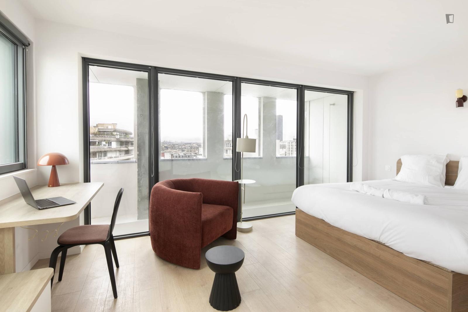  Wonderful Double Ensuite Bedroom With Kitchenette, In In 15th Arrondissement  -  Wonderful double ensuite bedroom with kitchenette, in in 15th arrondissement  - Gallery -  1