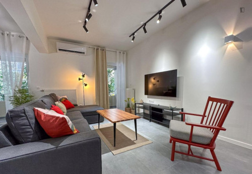 Modern Comfort Oasis in Pagrati - Gallery - 14