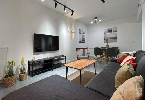 Modern Comfort Oasis in Pagrati - Gallery - 15