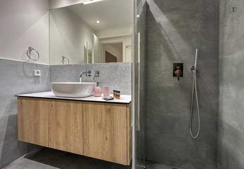 Modern Comfort Oasis in Pagrati - Gallery - 20