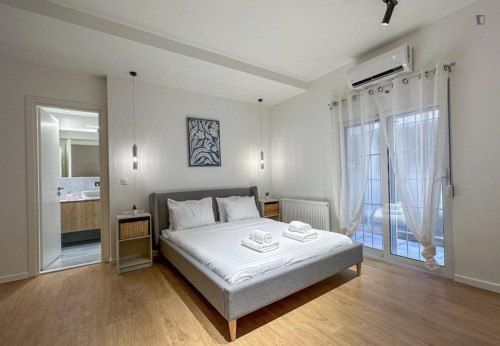 Modern Comfort Oasis in Pagrati