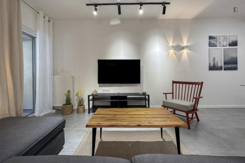 Modern Comfort Oasis in Pagrati - Gallery - 12