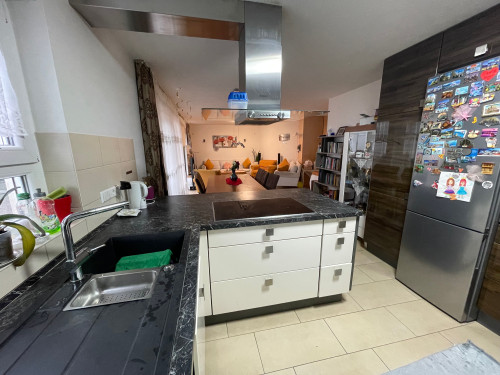 Bright 4.5-room apartment with garden, 2 parking spaces & EV charging near Stuttgart