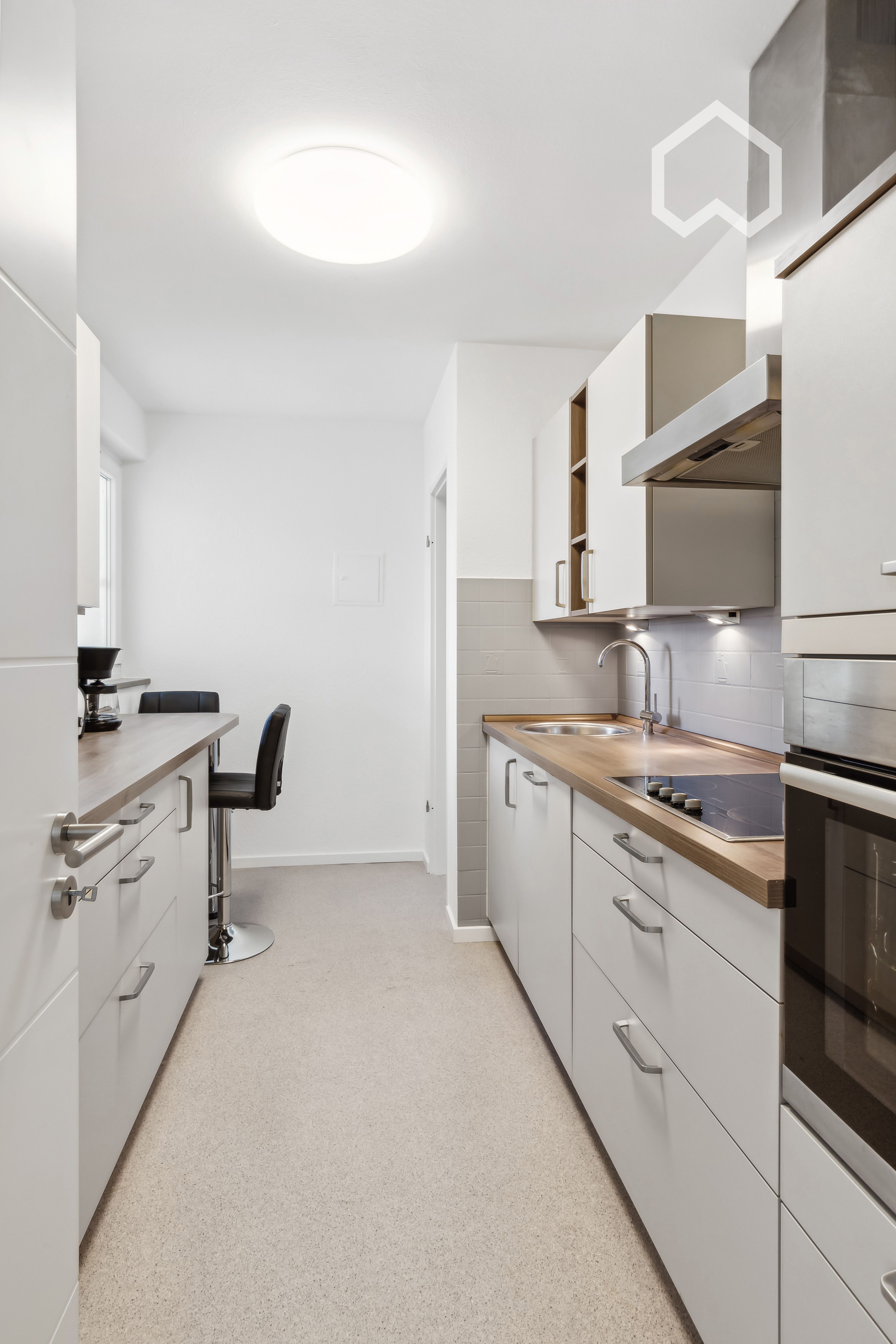 Furnished 2-Room Apartment With Mountain View And Balcony In Munich. - 7