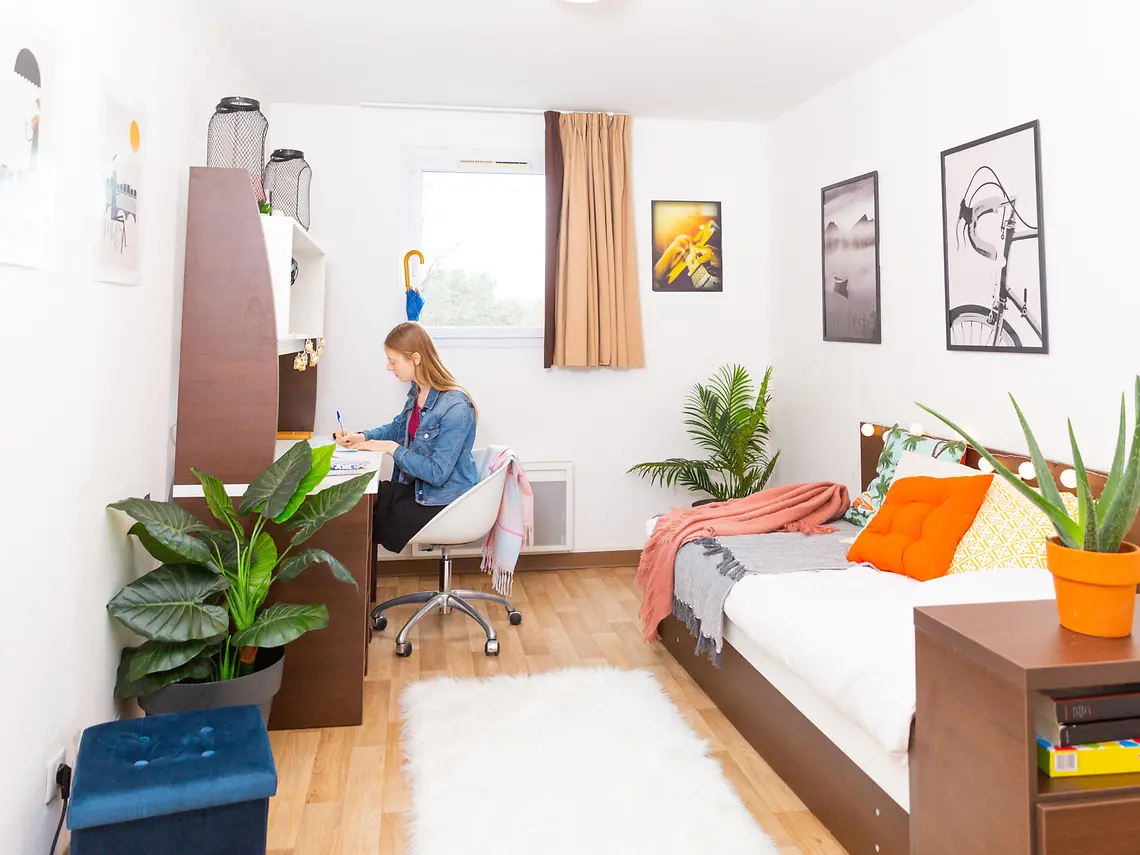 Two-Bedroom Apartment With Balcony - 8