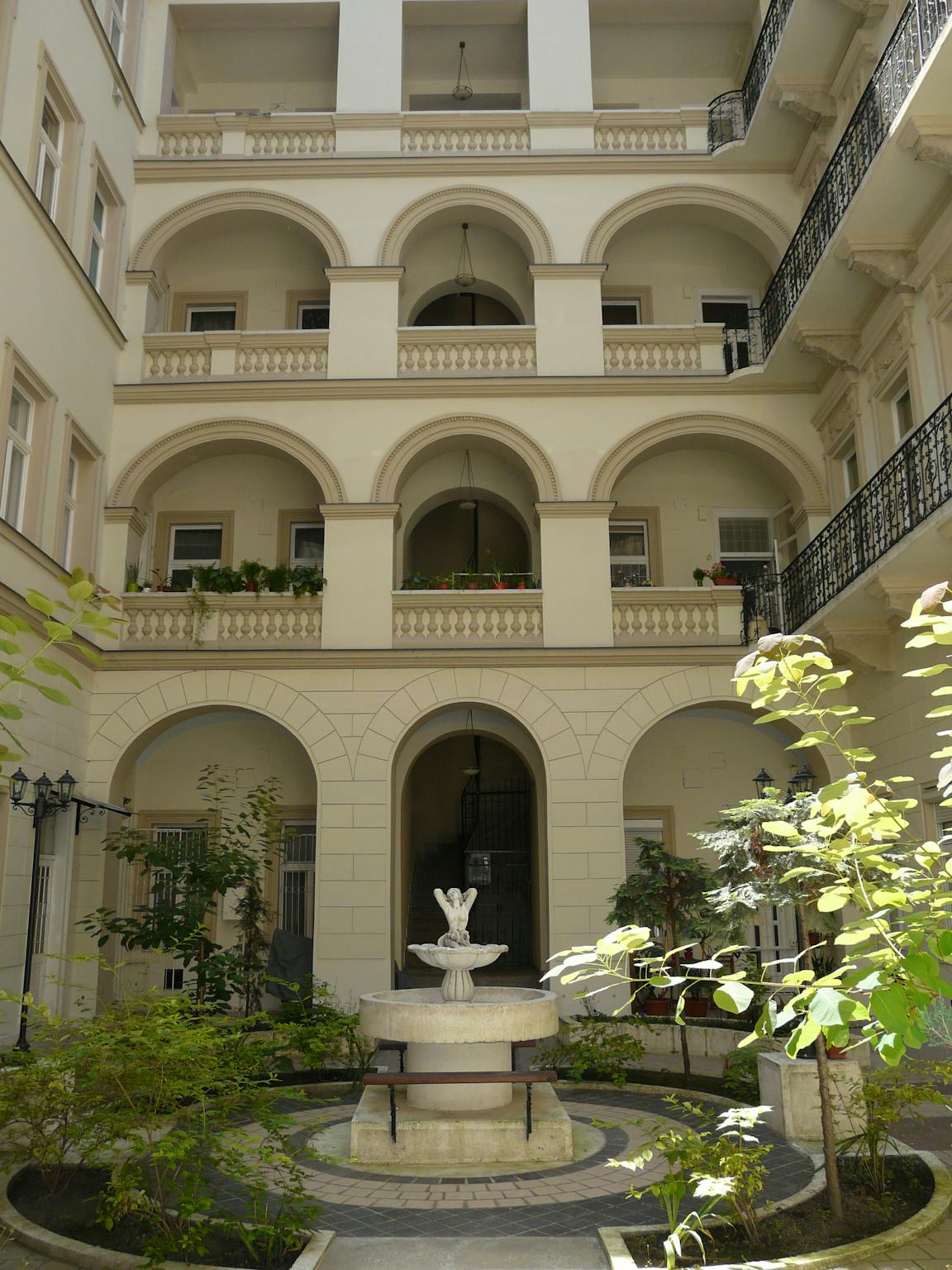  Entire Place  -  Vörösmarty utca, Budapest  - Gallery -  3