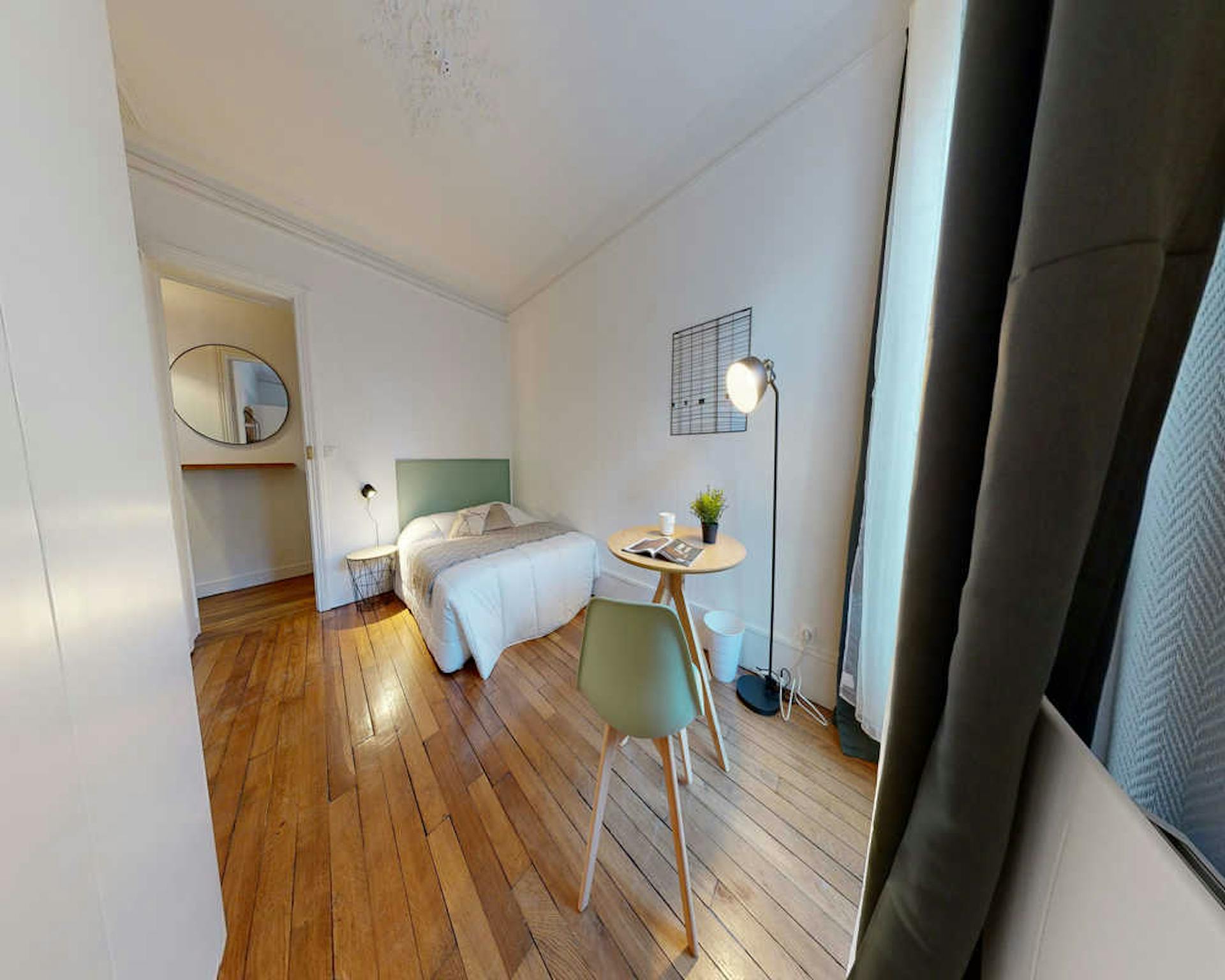 Private Room - Rue des Cloys, Paris - Gallery - 1