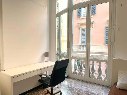 Room in Via Caffaro, Genova for 125 m² with 8 bedrooms
