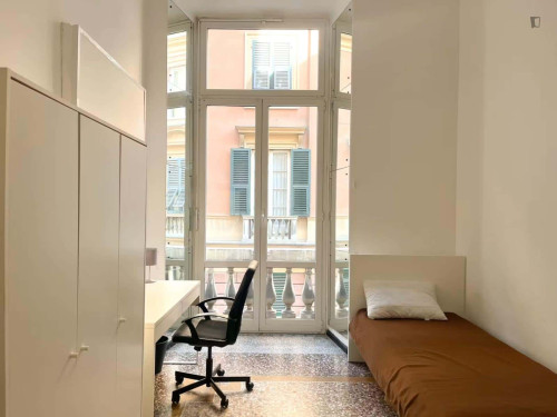 Room in Via Caffaro, Genova for 125 m² with 8 bedrooms