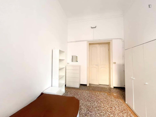 Room in Via Caffaro, Genova for 125 m² with 8 bedrooms