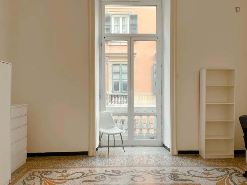 Room in Via Caffaro, Genova for 125 m² with 8 bedrooms