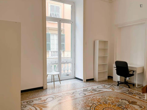Room in Via Caffaro, Genova for 125 m² with 8 bedrooms