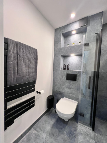 Stylish Newly Renovated Loft Apartment in Prime Location Near Hamburg Airport - Gallery - 4