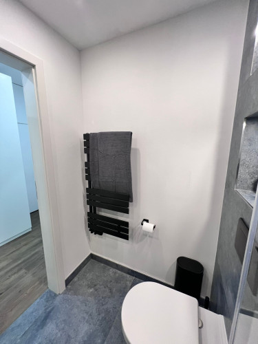 Stylish Newly Renovated Loft Apartment in Prime Location Near Hamburg Airport - Gallery - 3