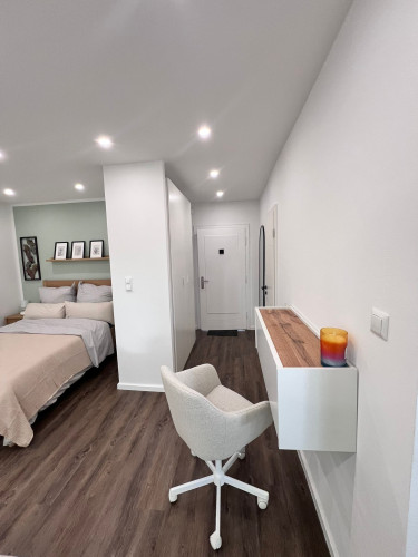 Stylish Newly Renovated Loft Apartment in Prime Location Near Hamburg Airport - Gallery - 25