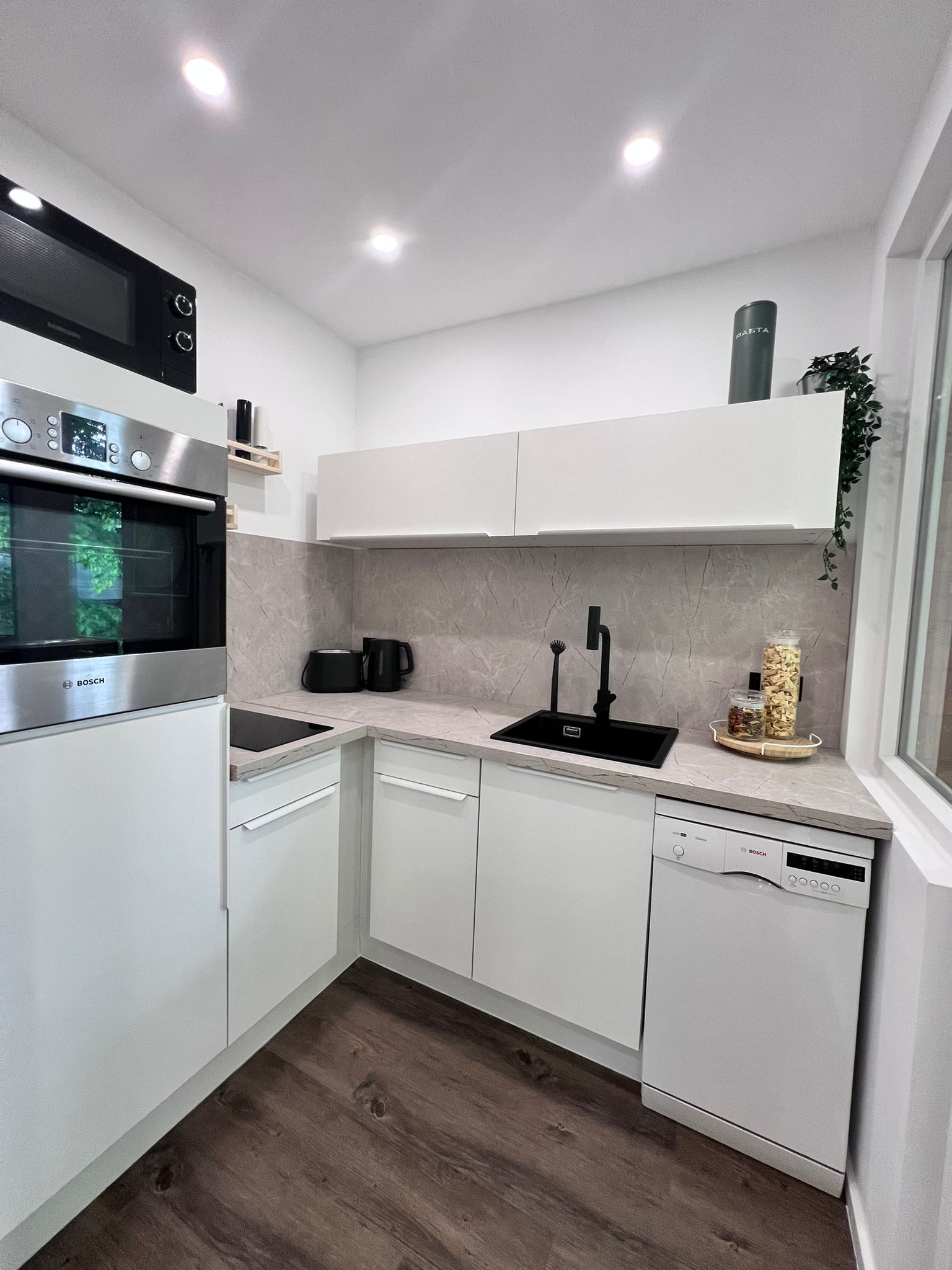 Stylish Newly Renovated Loft Apartment In Prime Location Near Hamburg Airport - 12