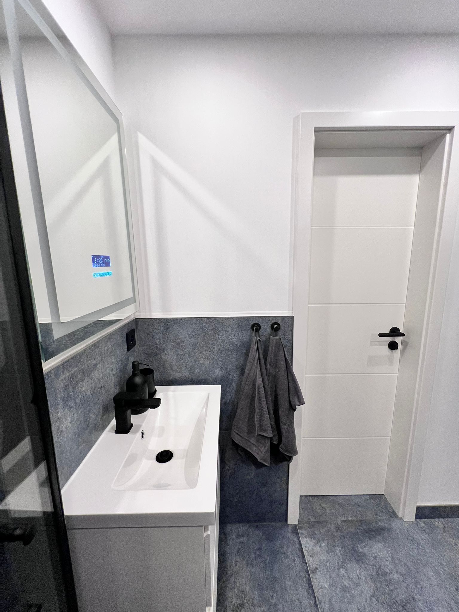 Stylish Newly Renovated Loft Apartment In Prime Location Near Hamburg Airport - 1