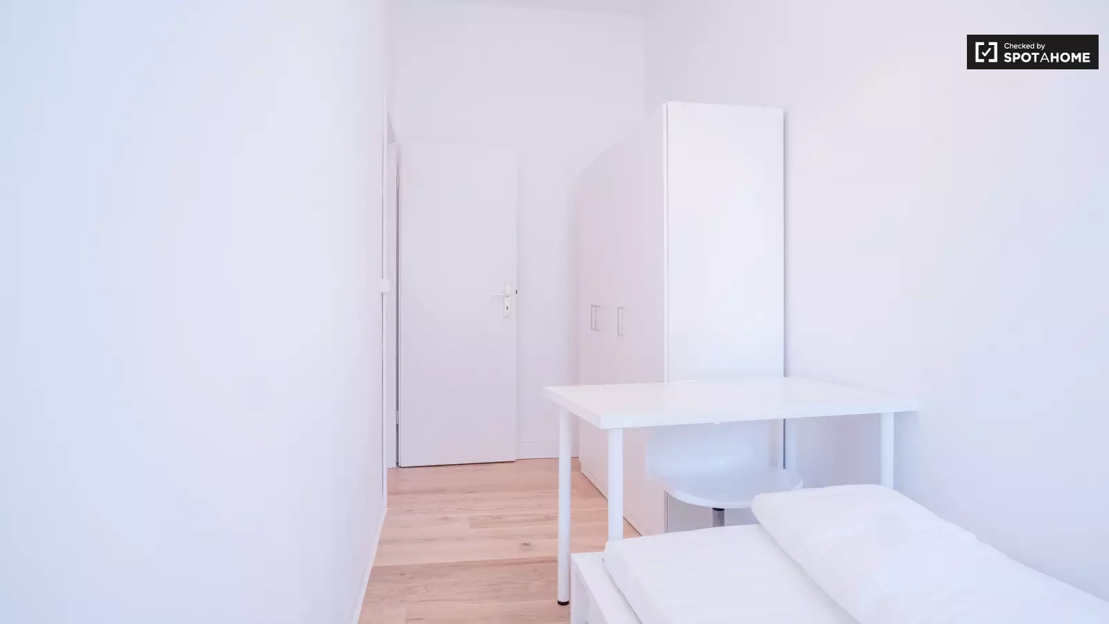 Cozy room in apartment with 6 bedrooms in Wedding, Berlin