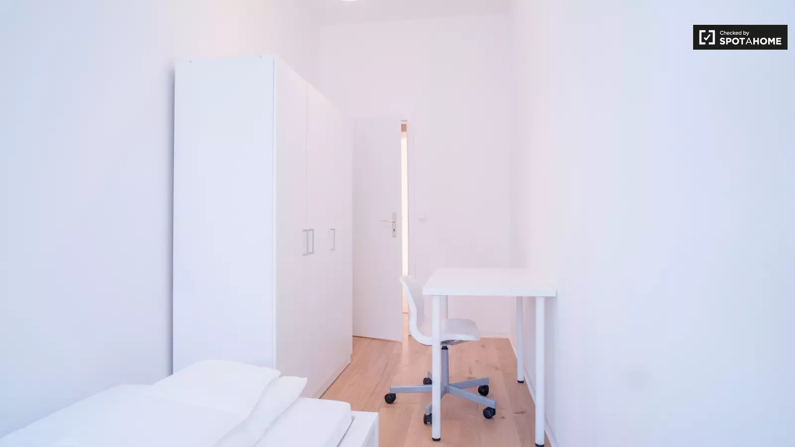 Cozy room in apartment with 6 bedrooms in Wedding, Berlin