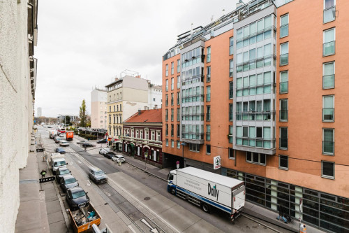 Bright 1-bedroom flat in the Landstraße district