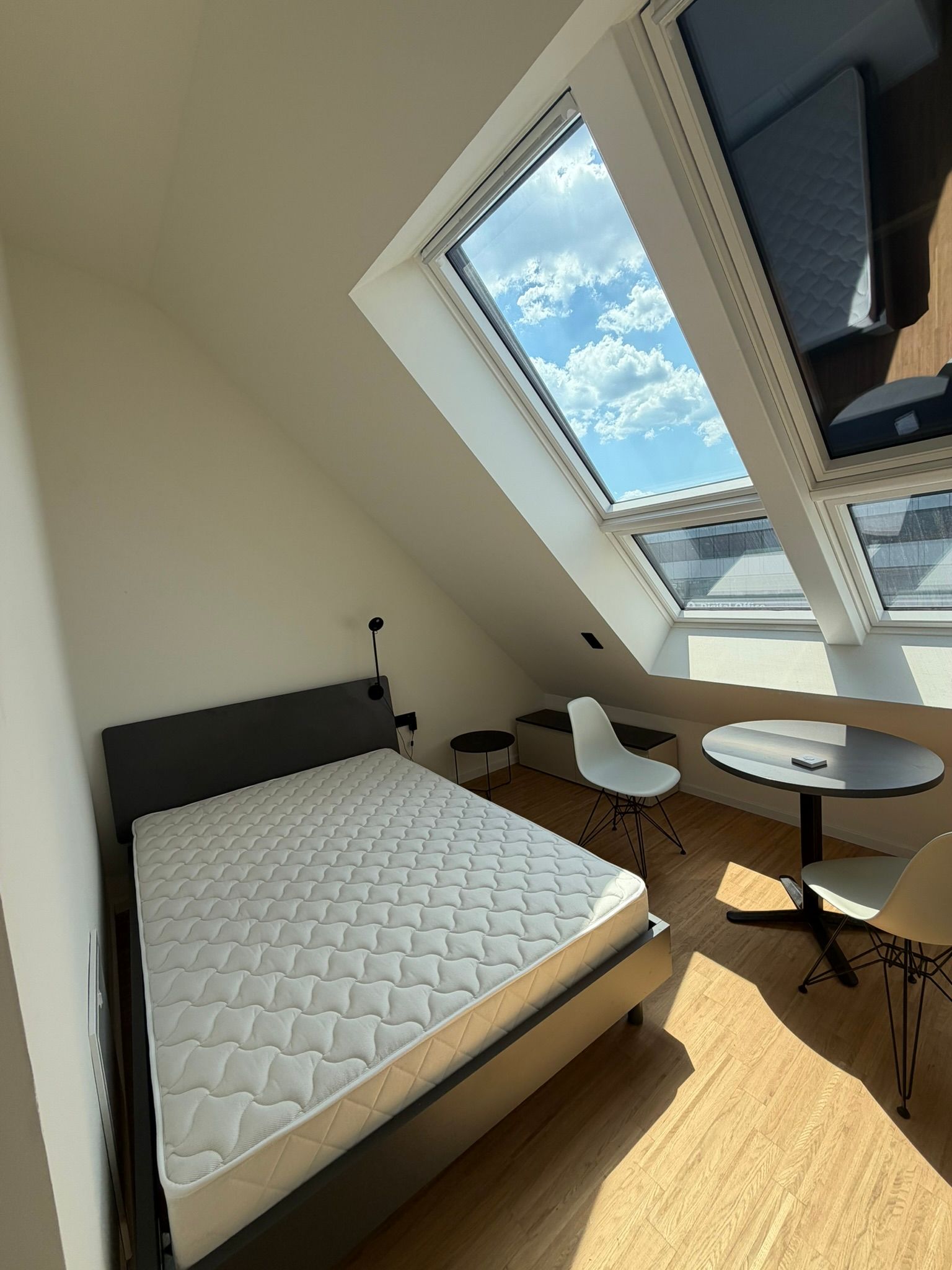 Cozy, Bright Studio - 8