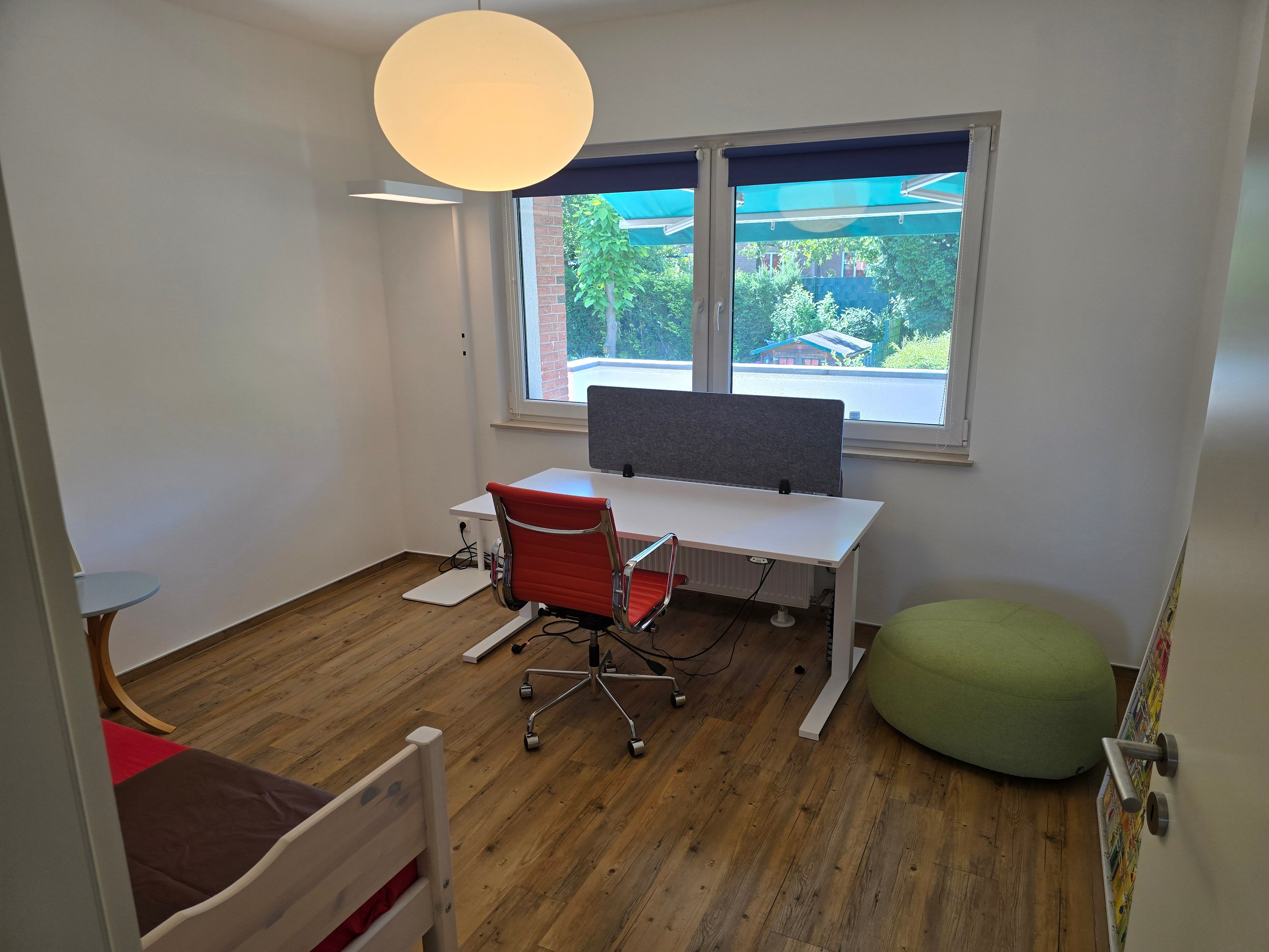 Elegant Garden View Apartment | Balcony • Home Office • Near Cologne - 25