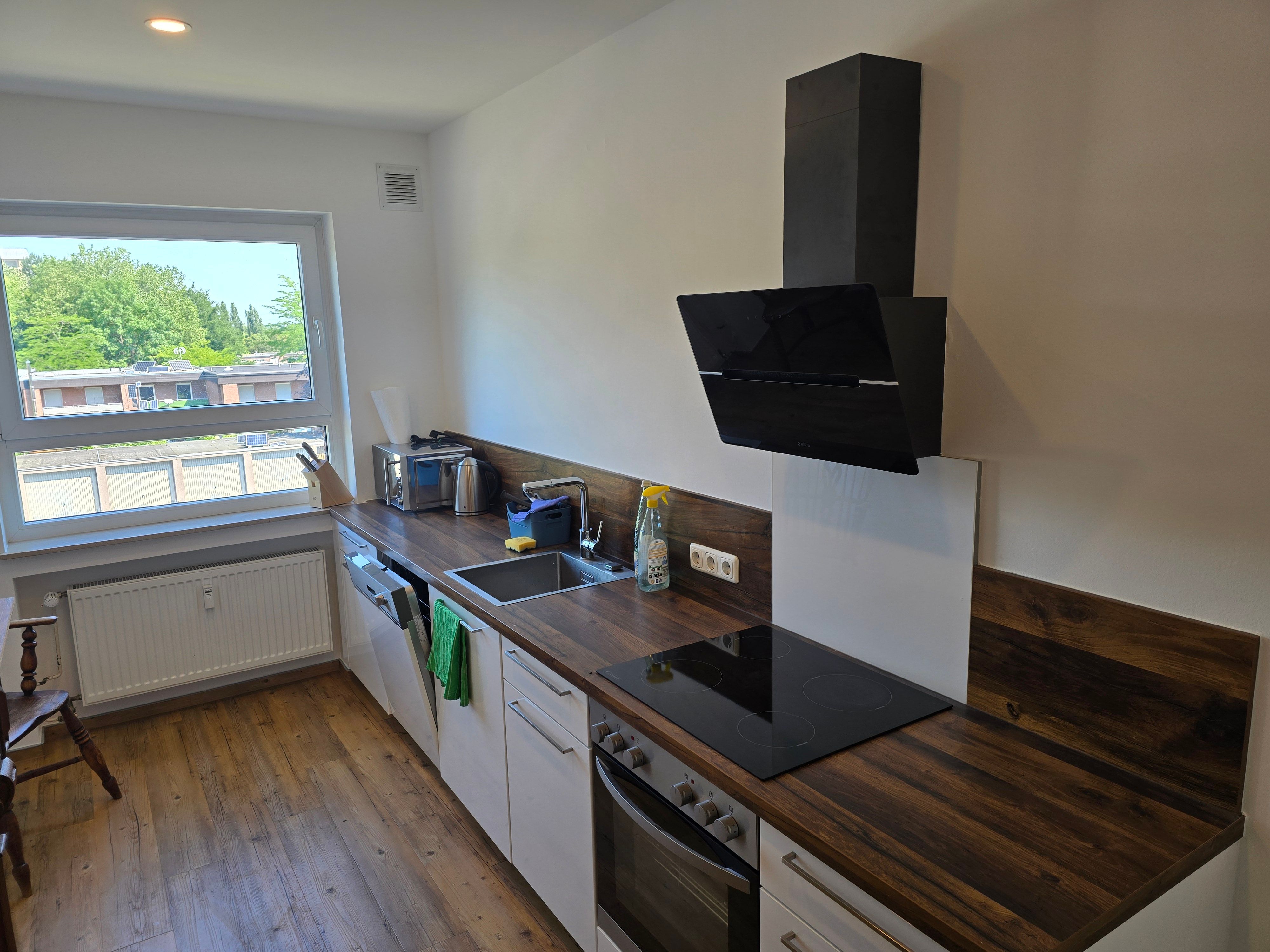 Elegant Garden View Apartment | Balcony • Home Office • Near Cologne - 16