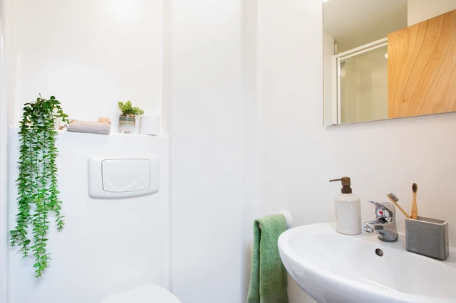  Extra Large Standard Double En-Suite  -  Rahere Court Unite  - Gallery -  3
