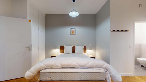 Brilliant double ensuite bedroom in Saint-Denis