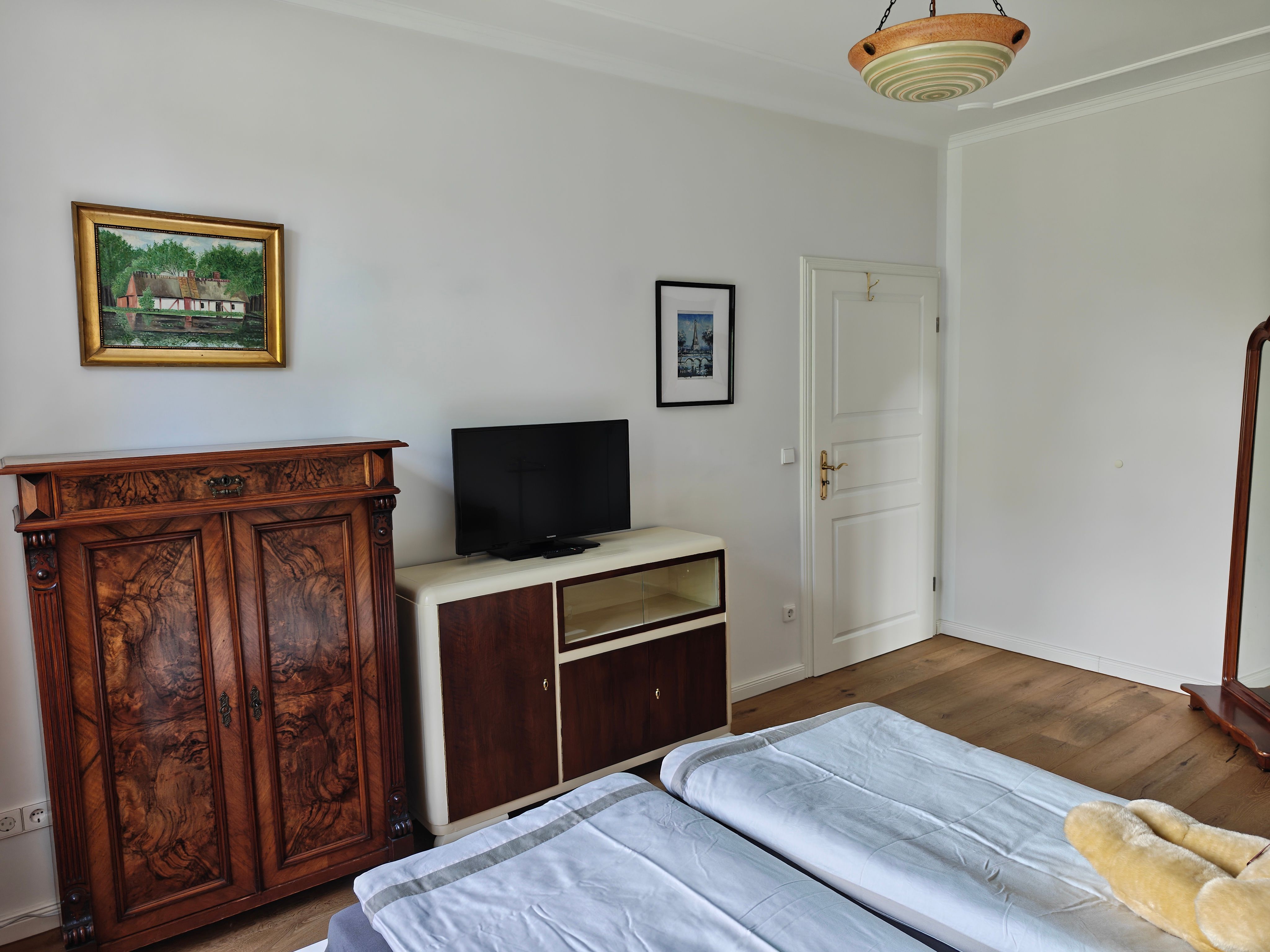 Temporary Living - Exclusive 80m² Apartment | 5 Minutes To S-Bahn Station  -  Temporary Living - Exclusive 80m² Apartment | 5 Minutes to S-Bahn Station  - Gallery -  3