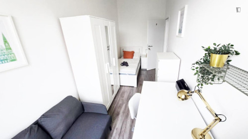 Welcoming single bedroom near the Währinger Straße-Volksoper subway station